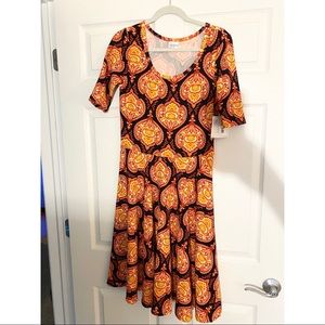 Paisley-like Midi. 3/4 sleeves.